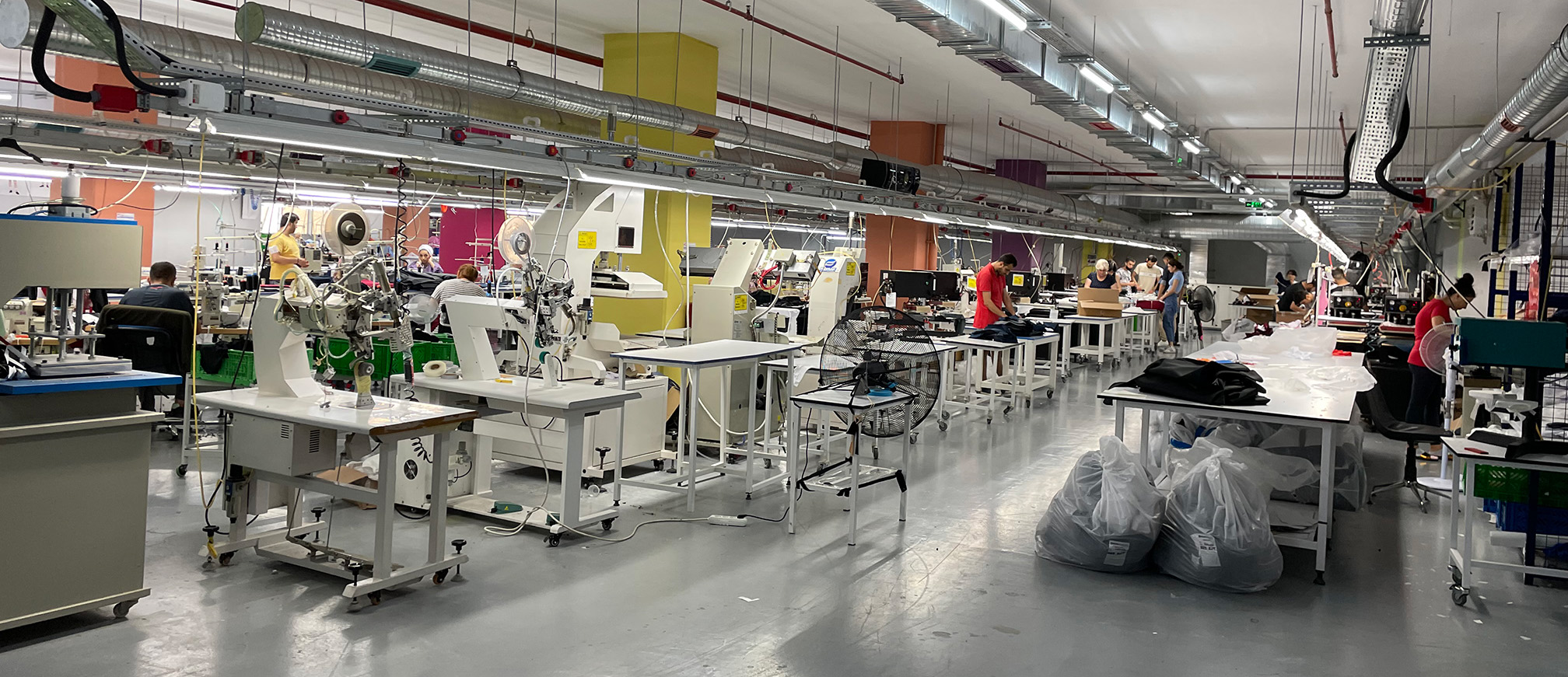Produktion für textile Artikel mit Nähmaschinen