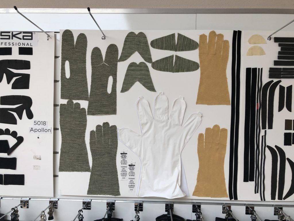 Moodboard mit textilen Schnitten in unterschiedlichen Farben und Formen